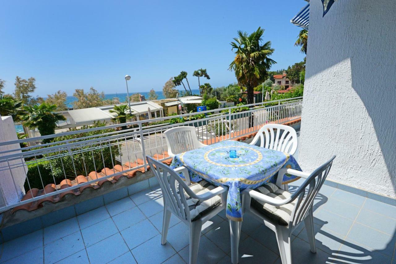 Beautiful Apartments First Row To The Sea 포레치 외부 사진