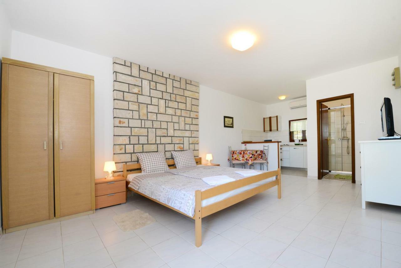 Beautiful Apartments First Row To The Sea 포레치 외부 사진